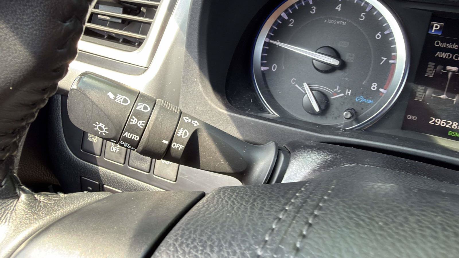 Used 2019 Toyota Highlander XLE AWD/4WD image 27