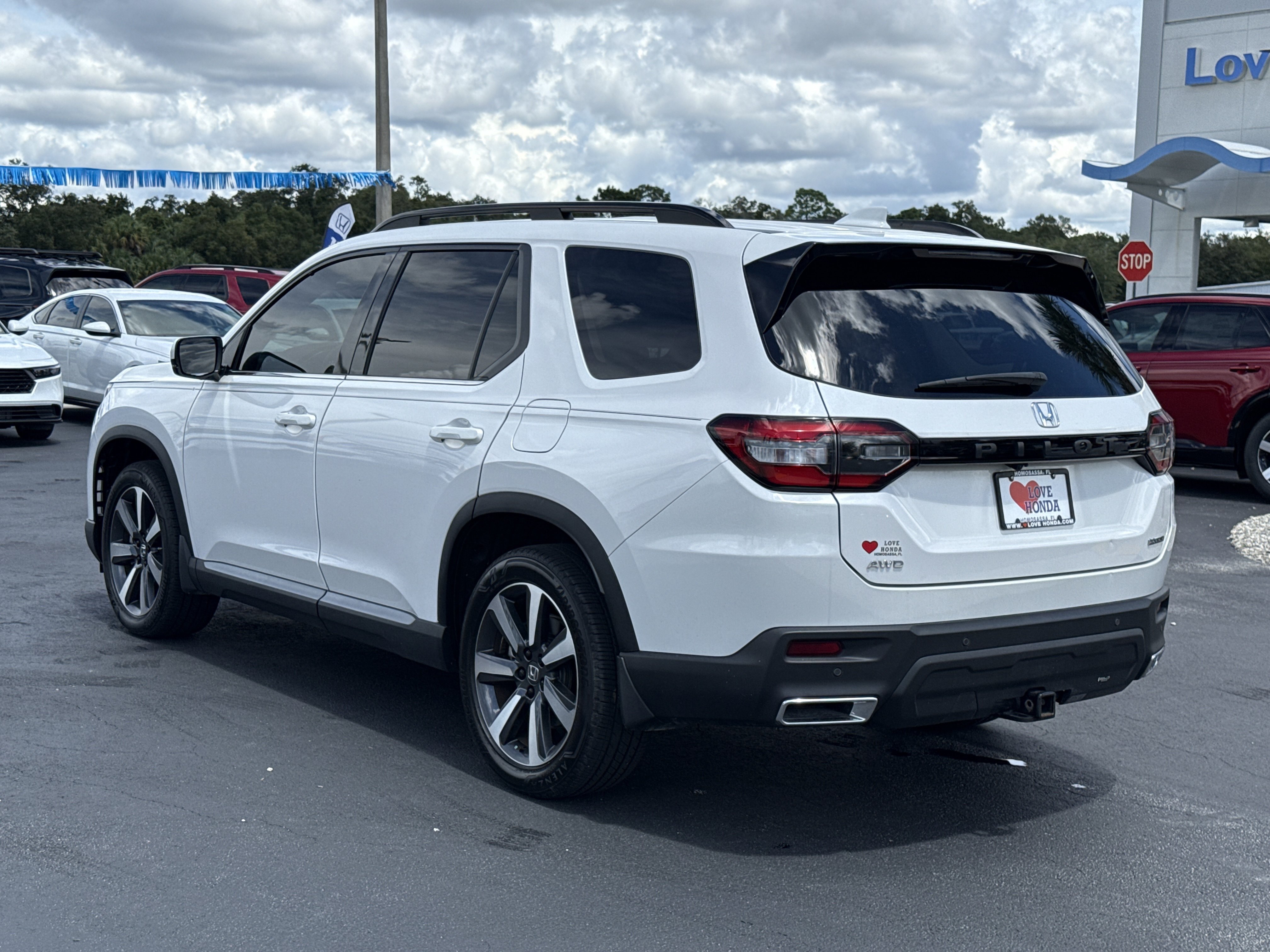 Certified 2024 Honda Pilot Touring image 10