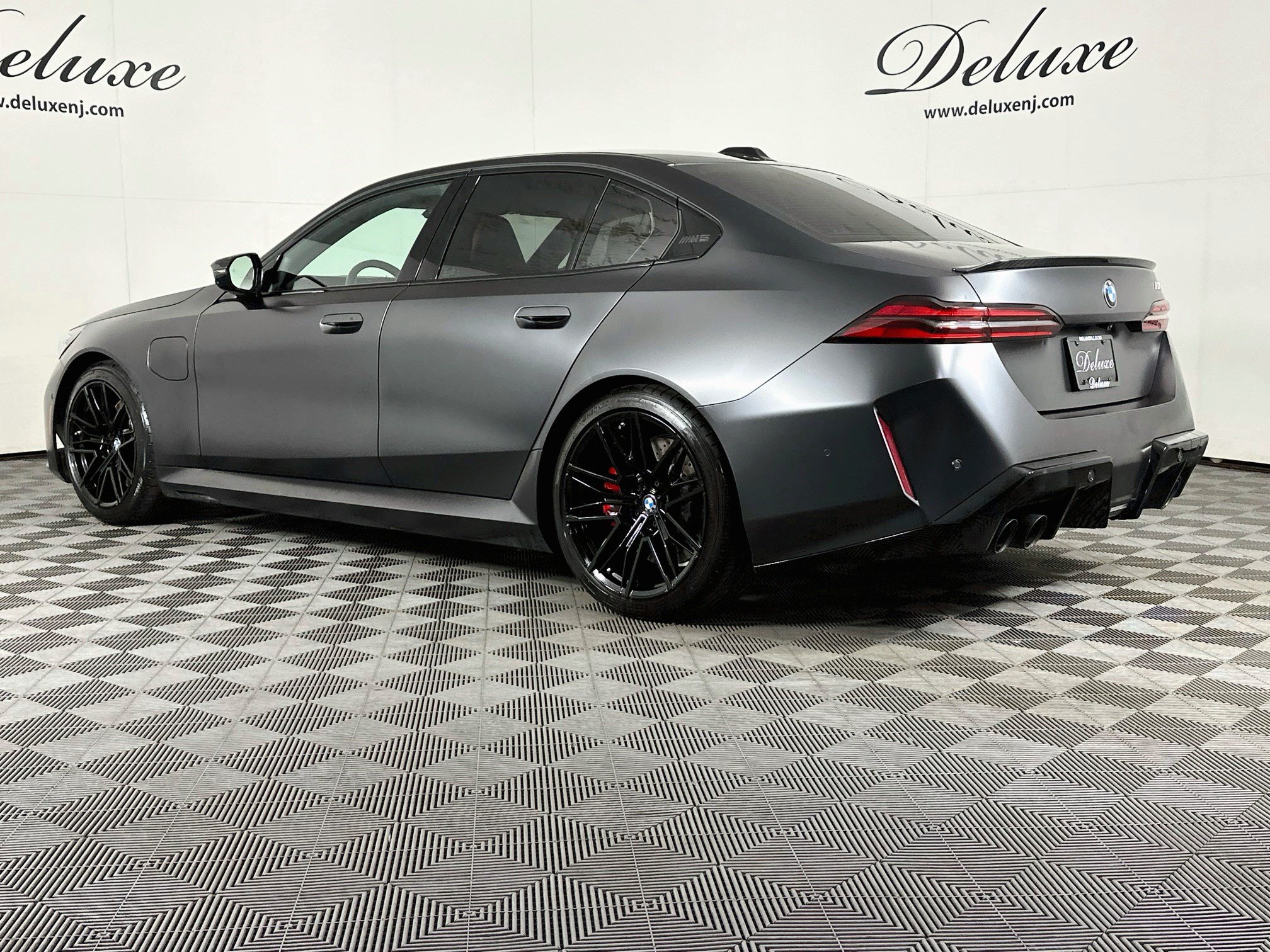 Used 2025 BMW M5 w/ Carbon Package AWD/4WD image 4