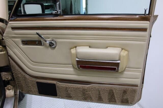 Used 1989 Jeep Grand Wagoneer image 53