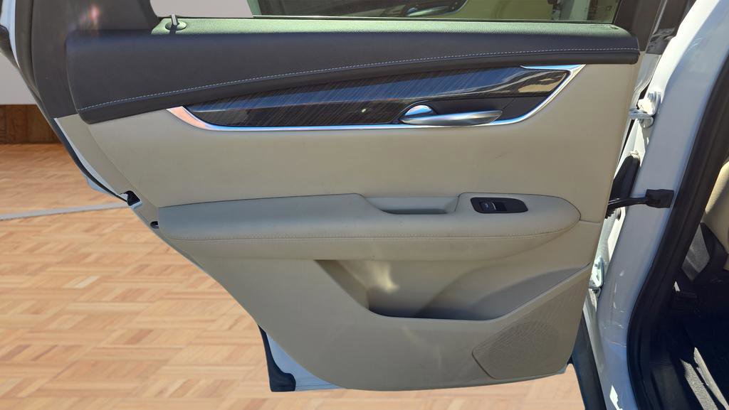 Used 2018 Cadillac XT5 AWD image 27