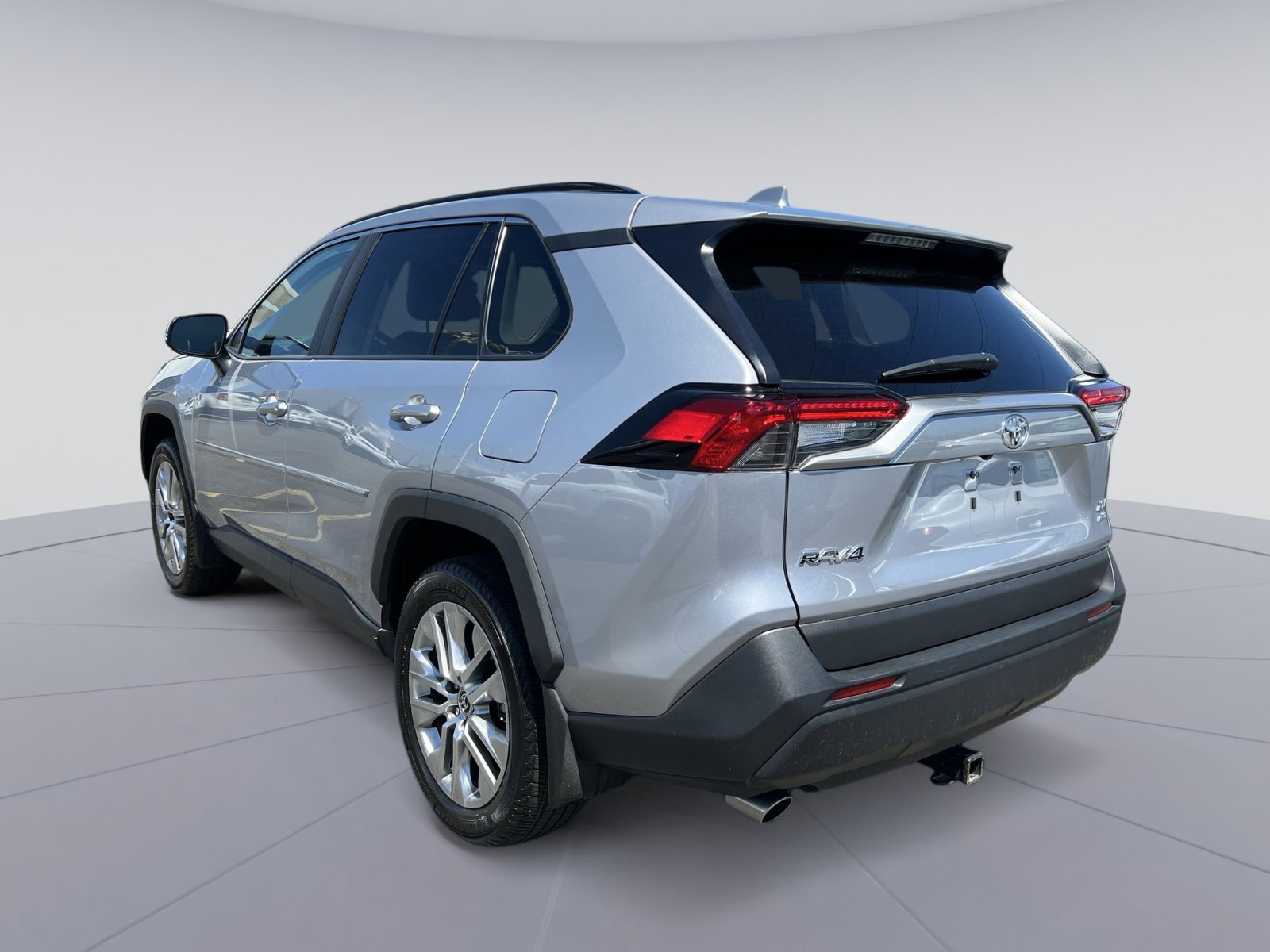 Used 2023 Toyota RAV4 XLE Premium AWD/4WD image 7