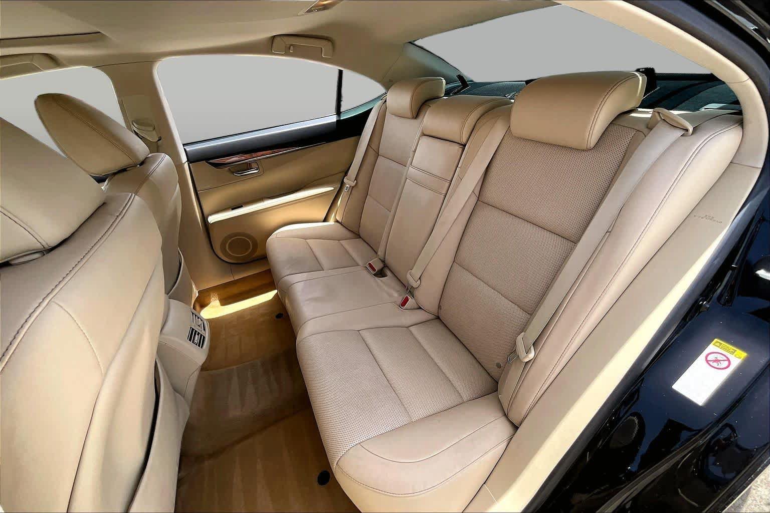 Used 2014 Lexus ES 350 w/ Luxury Package FWD image 18