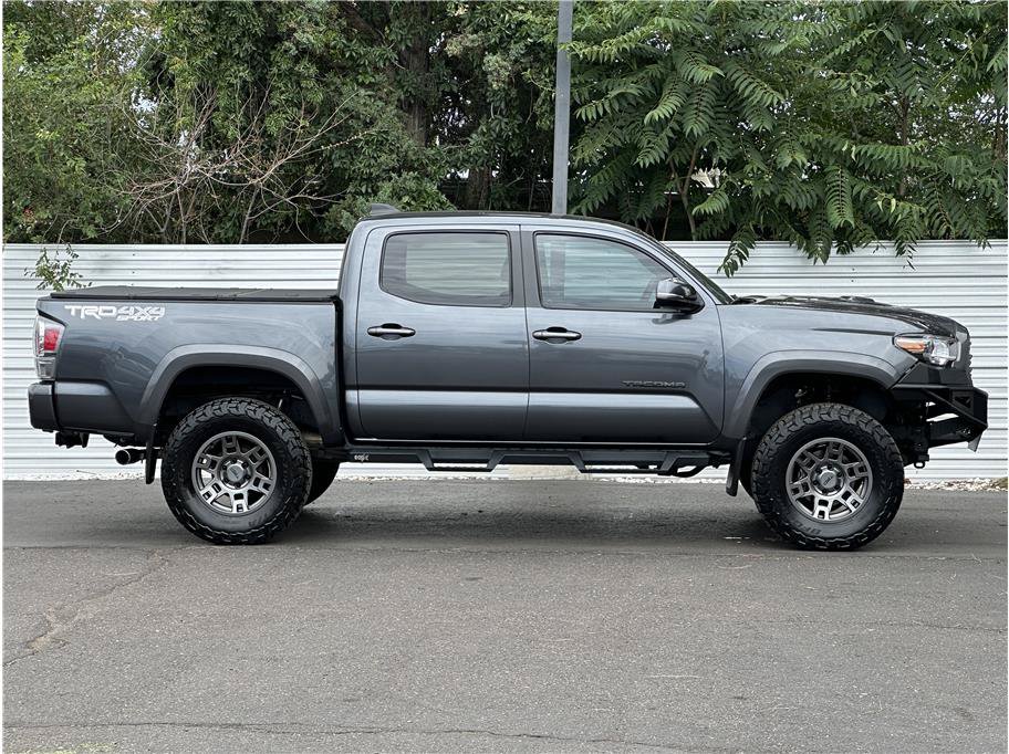 Used 2022 Toyota Tacoma TRD Sport w/ Technology Package AWD/4WD image 9