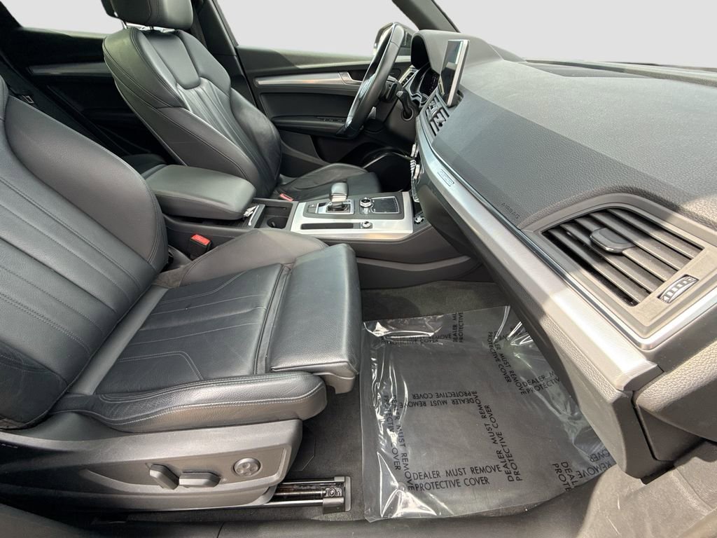Used 2020 Audi Q5 2.0T Titanium Premium Plus w/ Premium Plus Package image 15