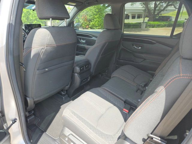 Used 2025 Honda Pilot Sport image 11