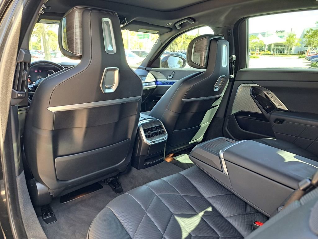Used 2024 BMW 750e xDrive image 22