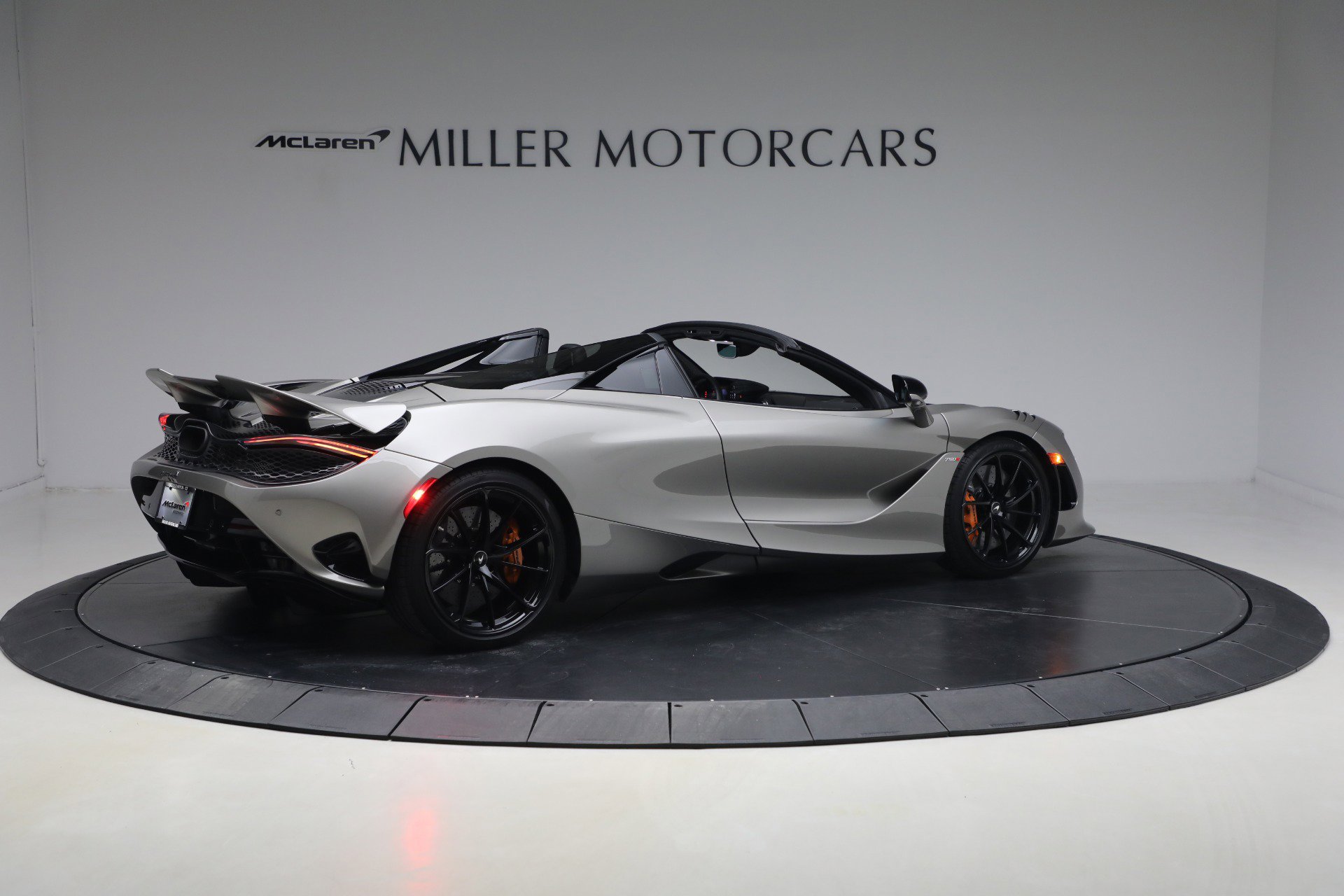 Used 2025 McLaren 750S Spider image 8