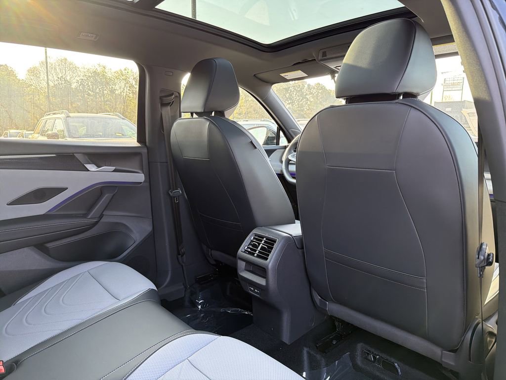 New 2026 Volkswagen Tiguan SE R-Line image 17