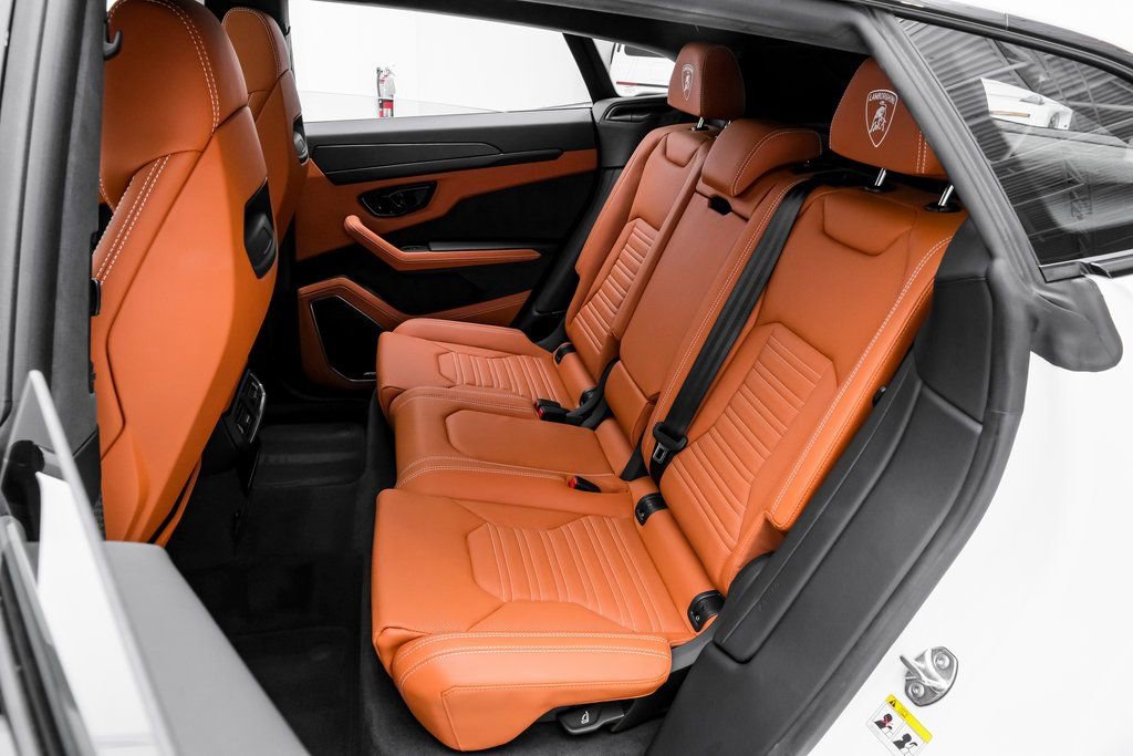 Used 2025 Lamborghini Urus SE AWD/4WD image 46