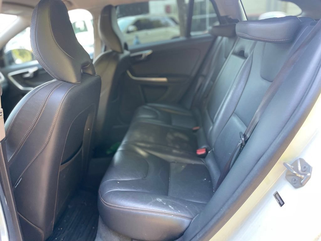 Used 2015 Volvo V60 T5 Cross Country w/ Protection Package AWD/4WD image 18