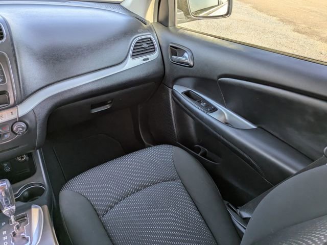 Used 2019 Dodge Journey SE FWD image 19