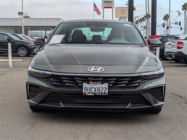 Used 2025 Hyundai Elantra Sport image 2