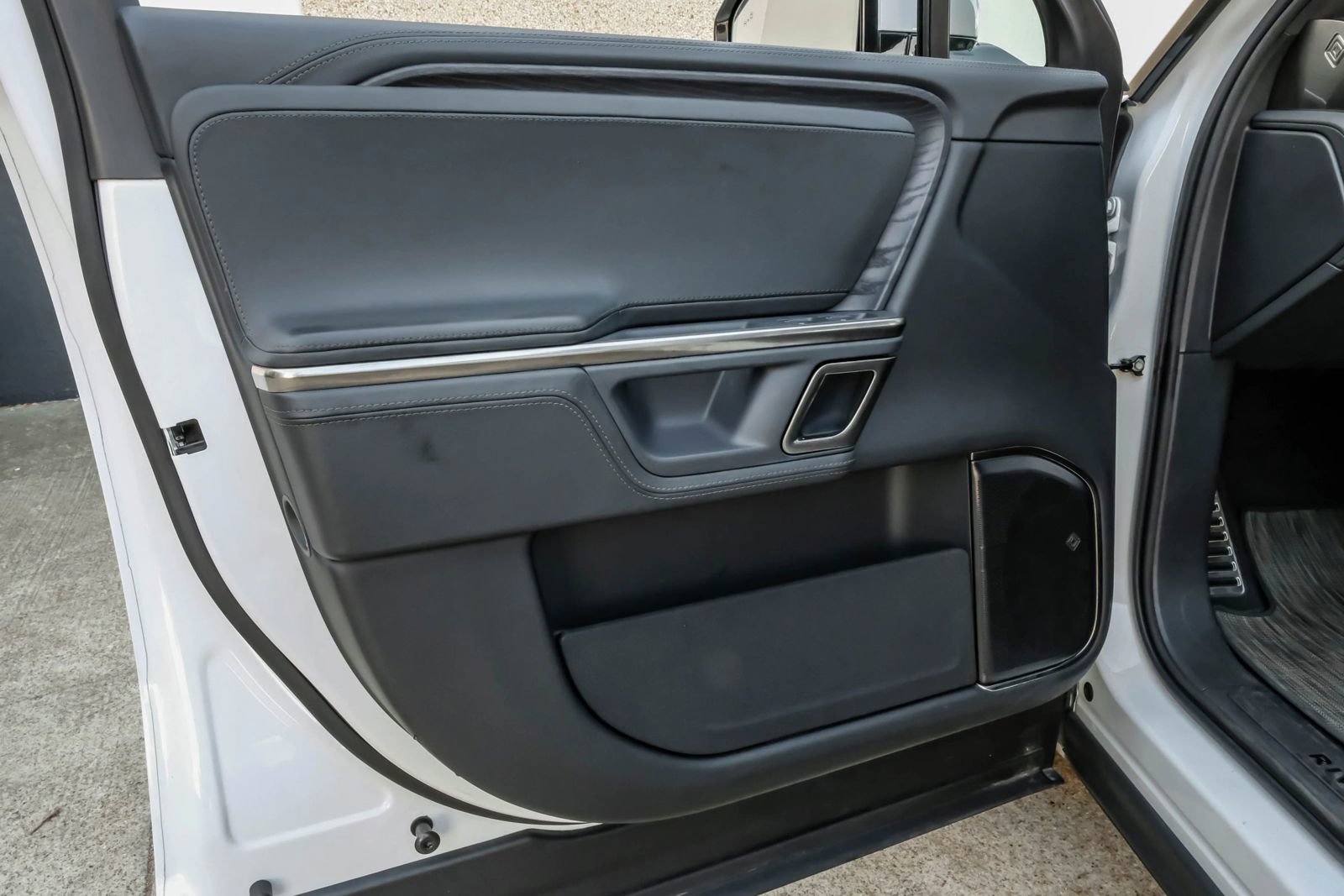 Used 2024 Rivian R1S Adventure AWD/4WD image 55