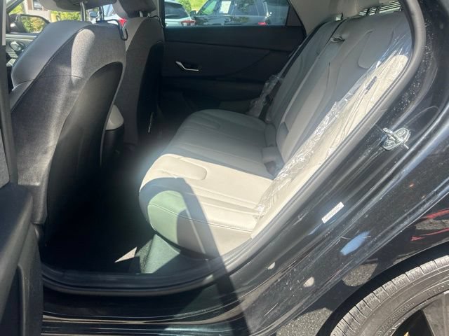 Used 2024 Hyundai Elantra Limited FWD image 7