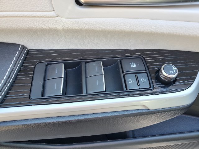 Used 2026 Toyota Sienna XSE AWD/4WD image 18