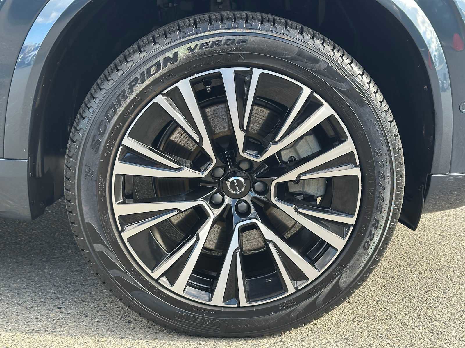 Certified 2023 Volvo XC90 T8 Plus AWD/4WD image 10