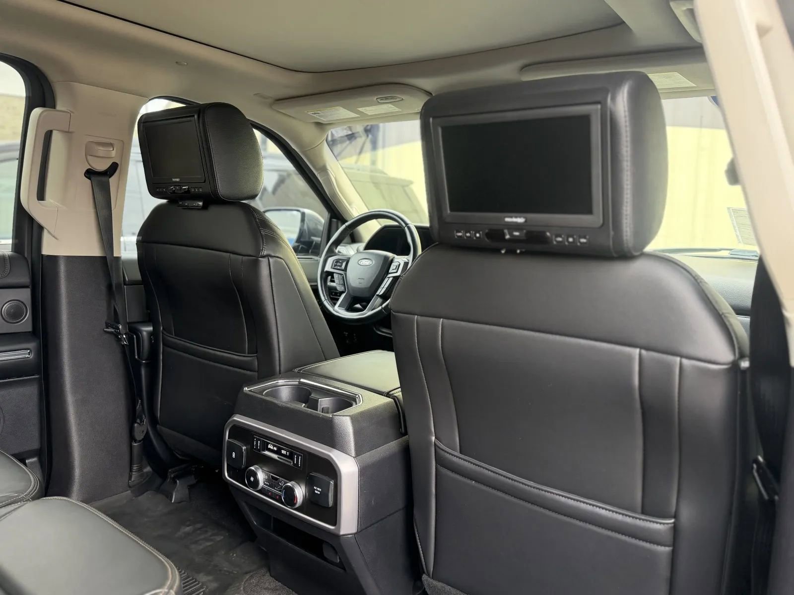 Used 2018 Ford Expedition Platinum image 48