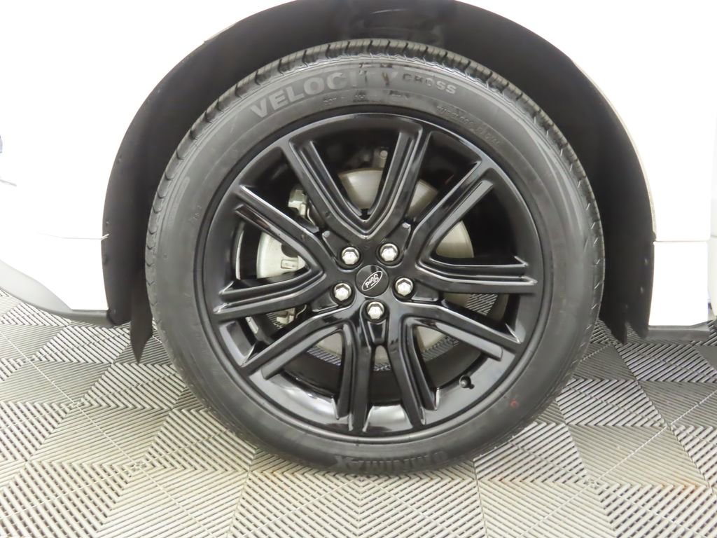 Used 2020 Ford Edge ST-Line w/ Cold Weather Package image 31