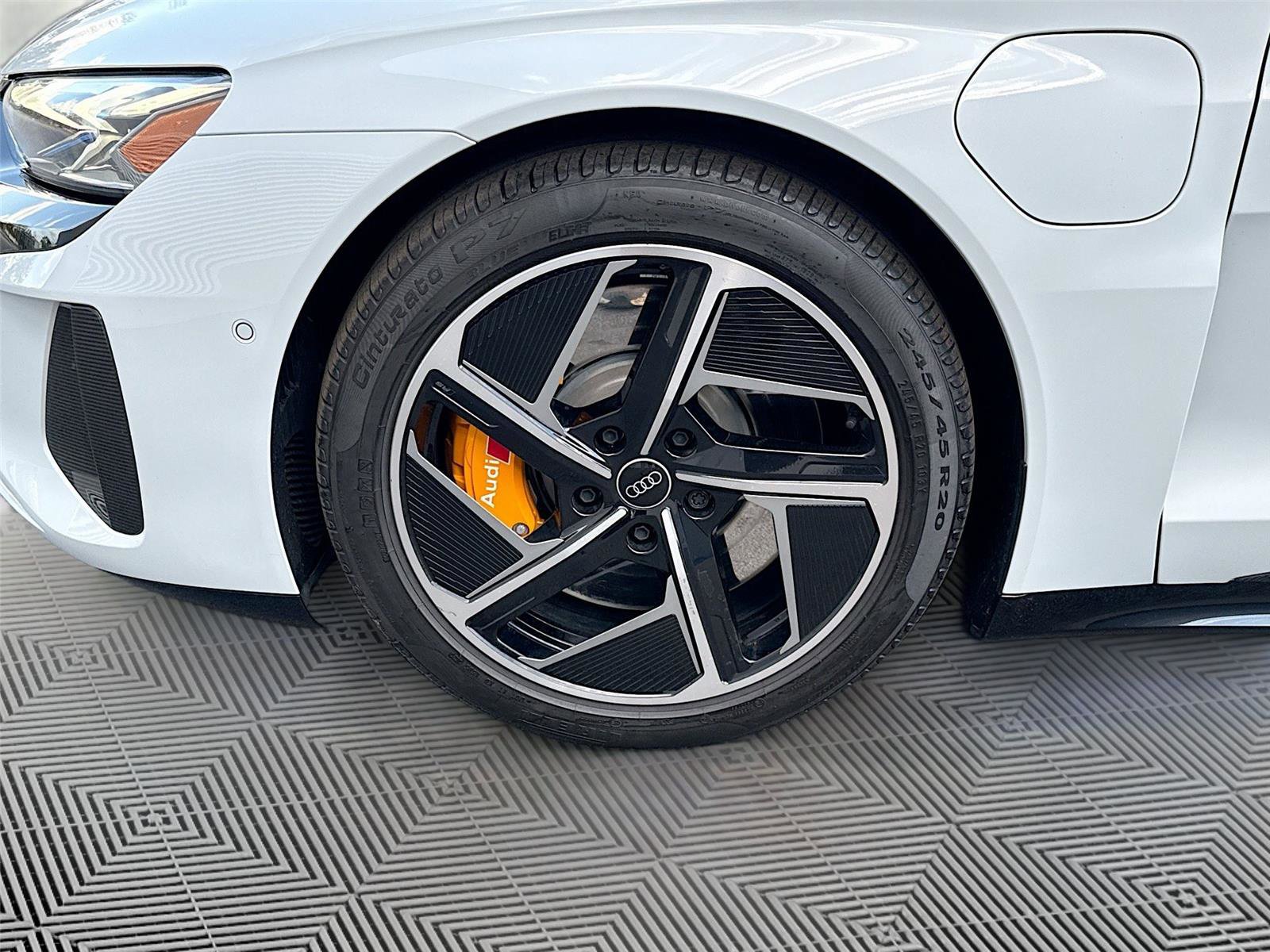Used 2024 Audi RS e-tron GT w/ Carbon Performance Package AWD/4WD image 31