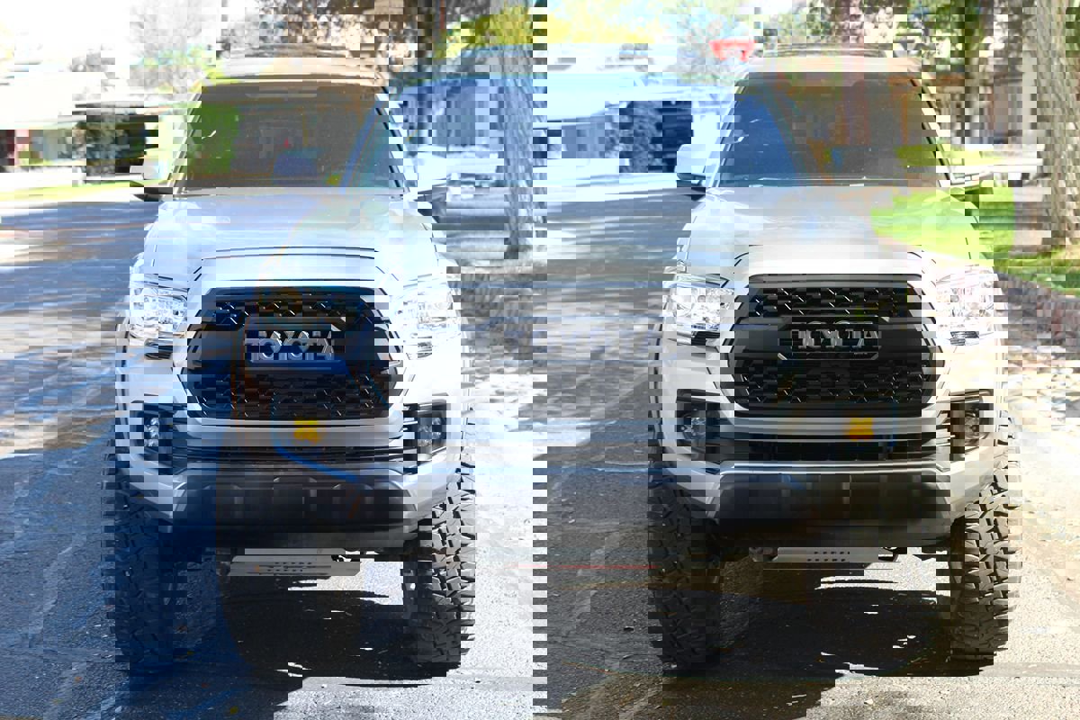 Used 2017 Toyota Tacoma TRD Off-Road image 4