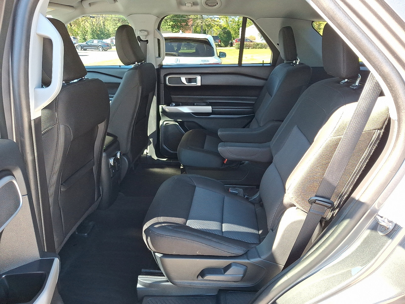 Used 2022 Ford Explorer XLT image 11