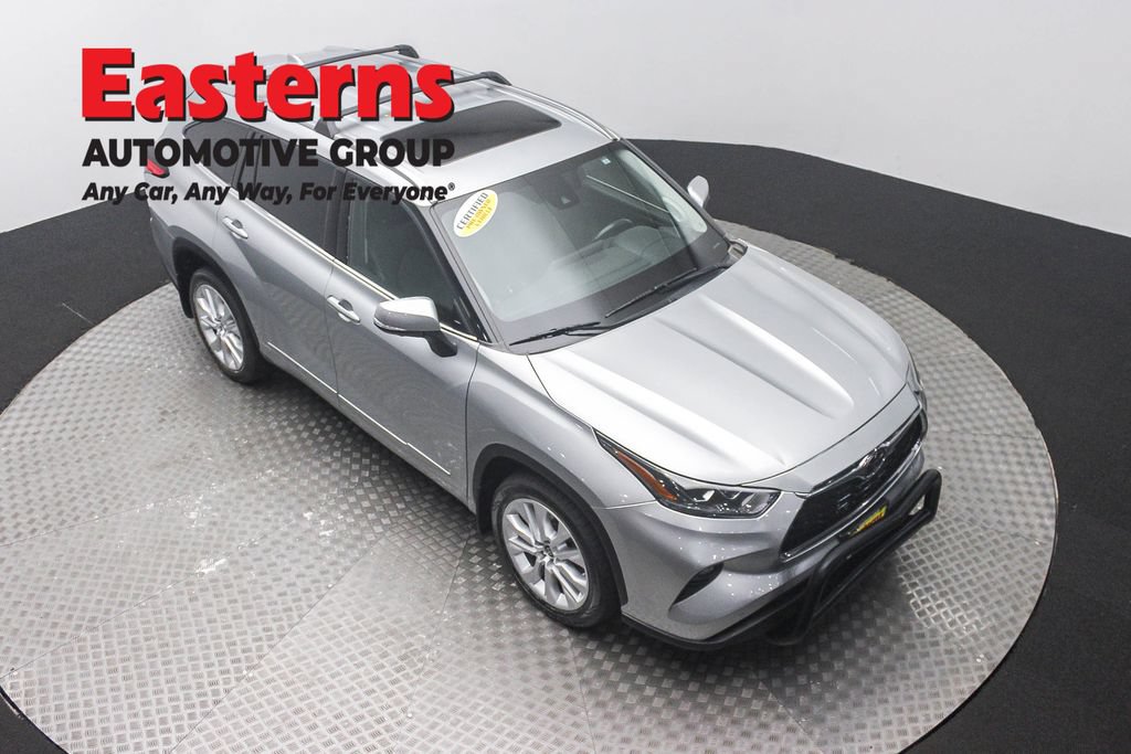 Used 2021 Toyota Highlander Limited AWD/4WD image 3