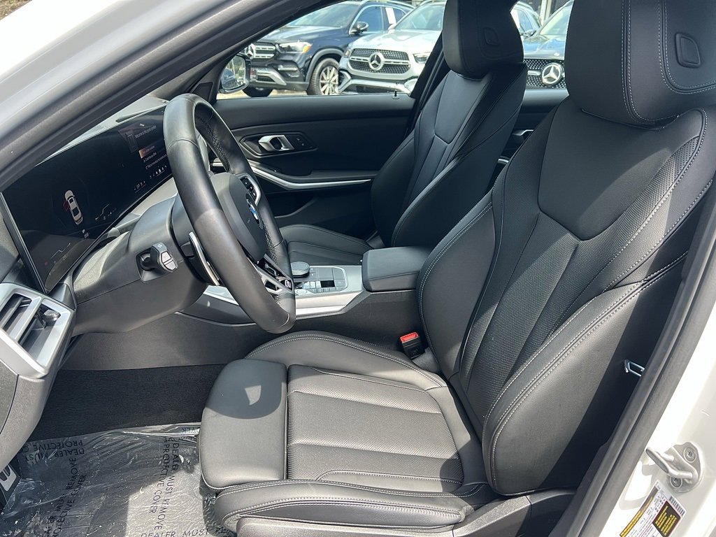 Used 2025 BMW 330i Sedan w/ M Sport Package image 24