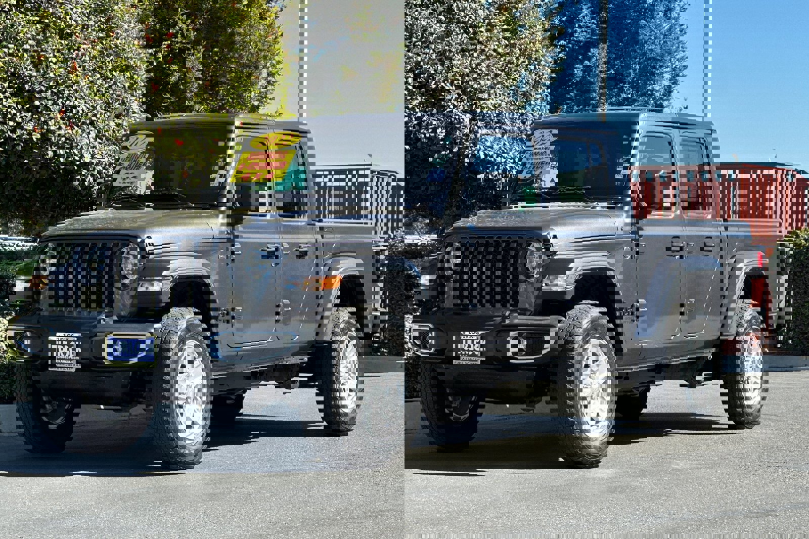 Used 2022 Jeep Gladiator Sport image 9