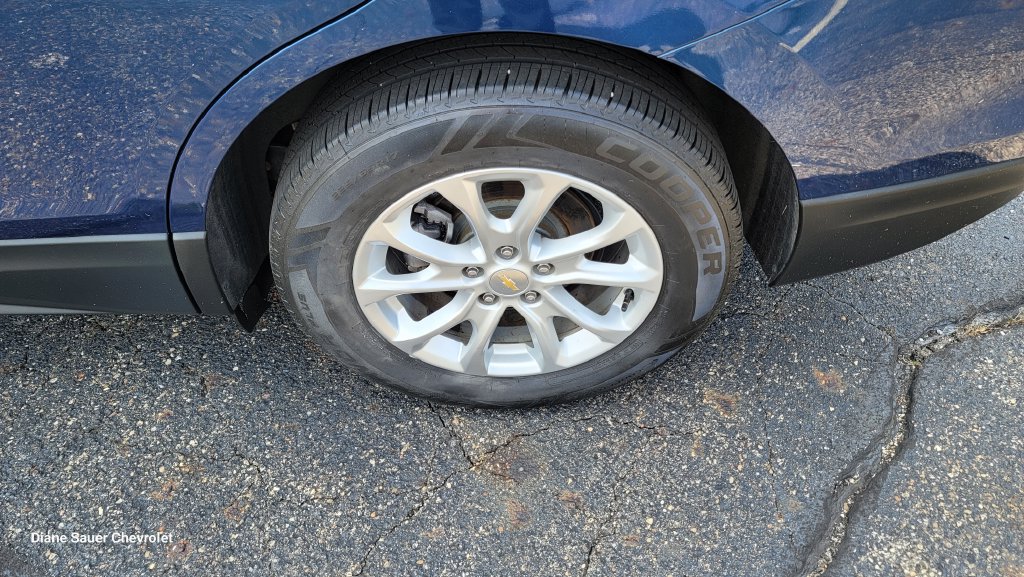 Used 2019 Chevrolet Equinox LT w/ Driver Convenience Package FWD image 8