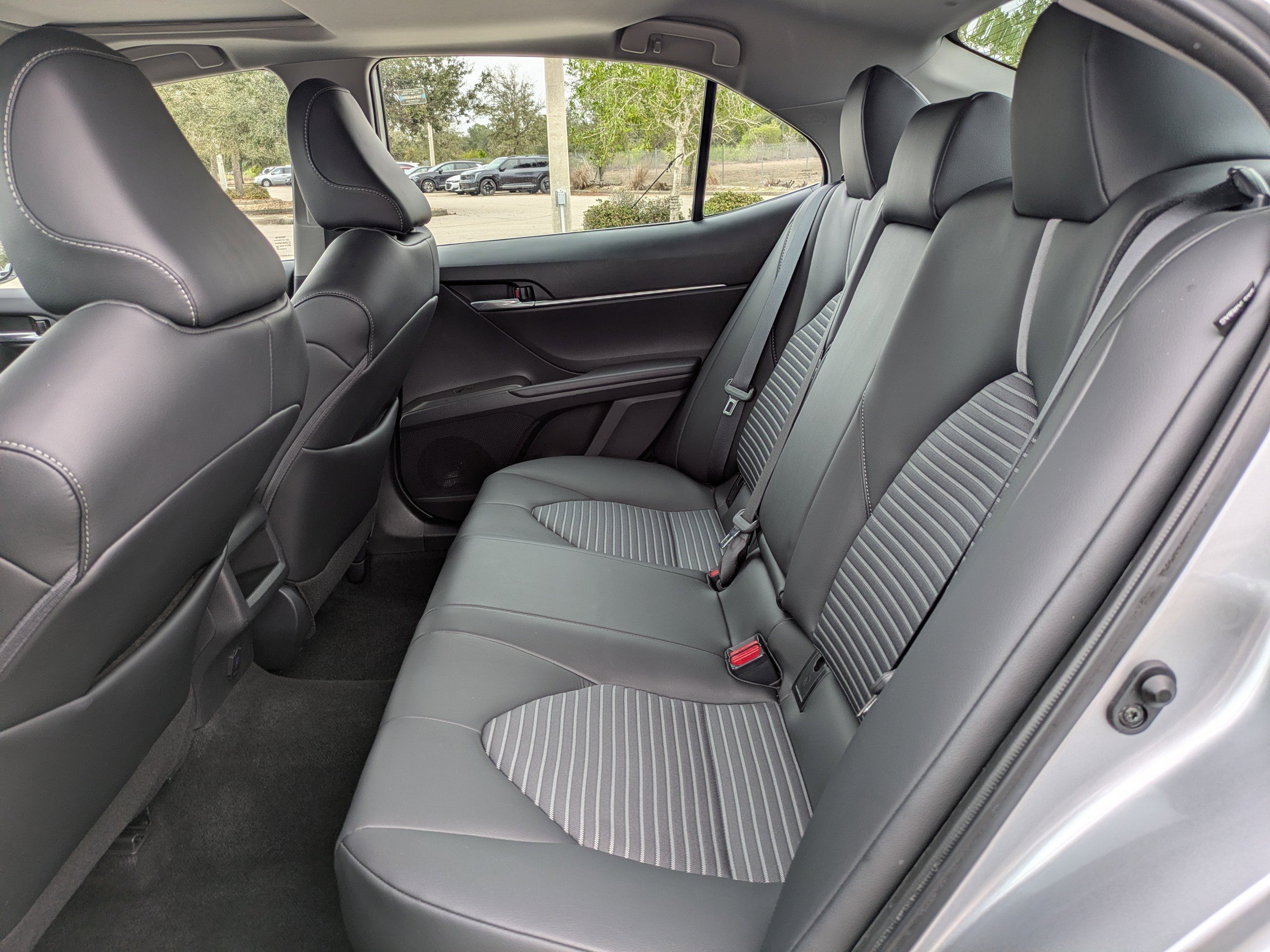 Used 2023 Toyota Camry SE image 14