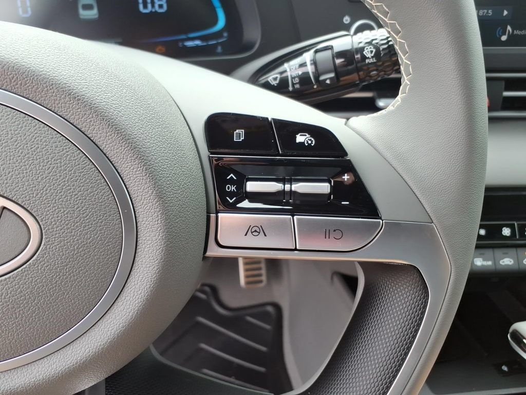 New 2026 Hyundai Elantra Sport FWD image 18