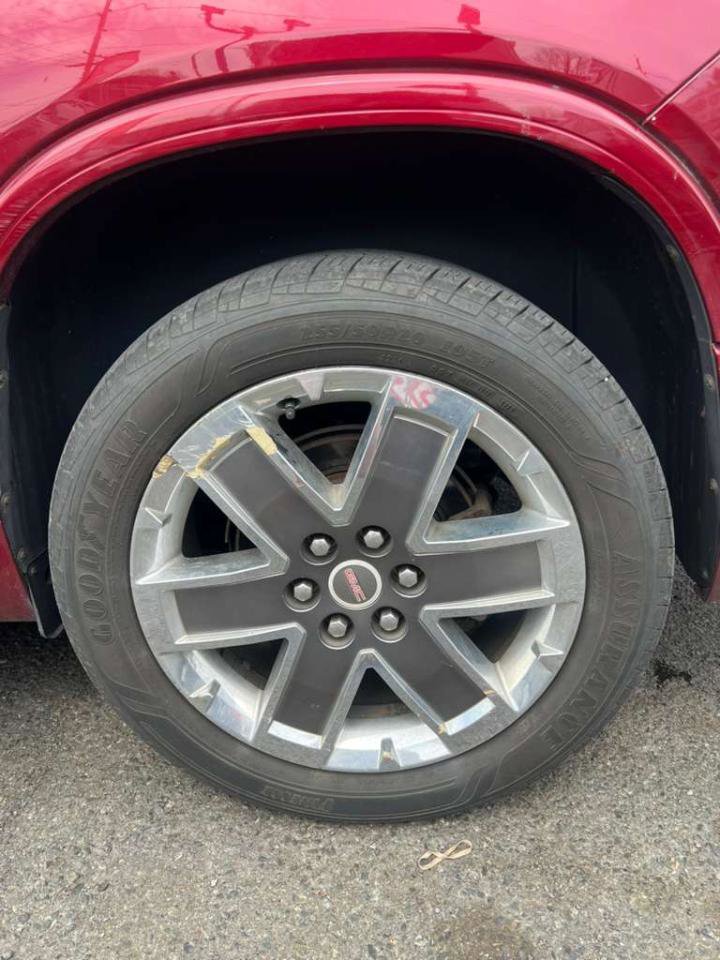 Used 2011 GMC Acadia Denali image 29