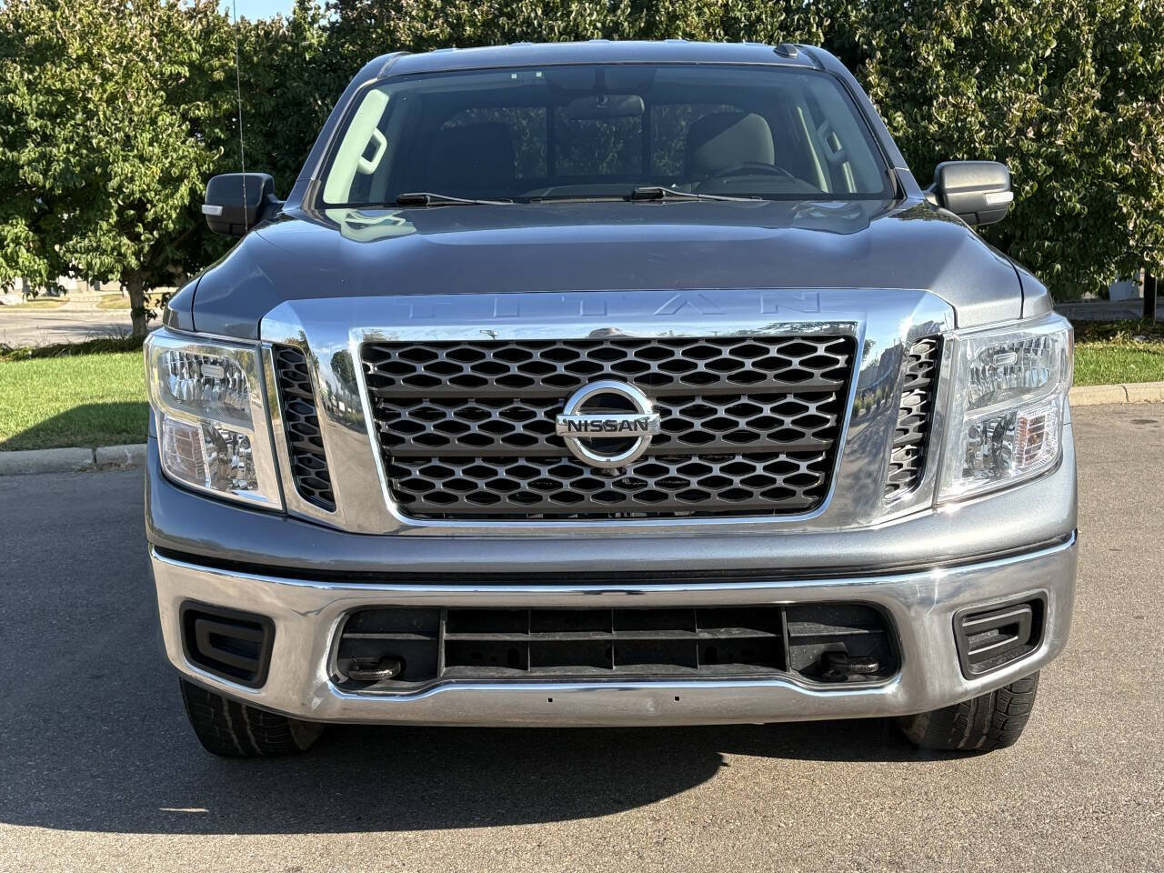 Used 2018 Nissan Titan SV AWD/4WD image 4
