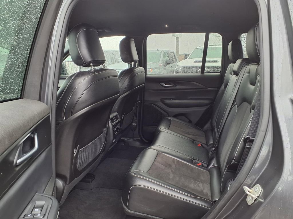 Used 2023 Jeep Grand Cherokee Altitude image 11