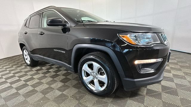 Used 2017 Jeep Compass Latitude w/ Cold Weather Group AWD/4WD image 2