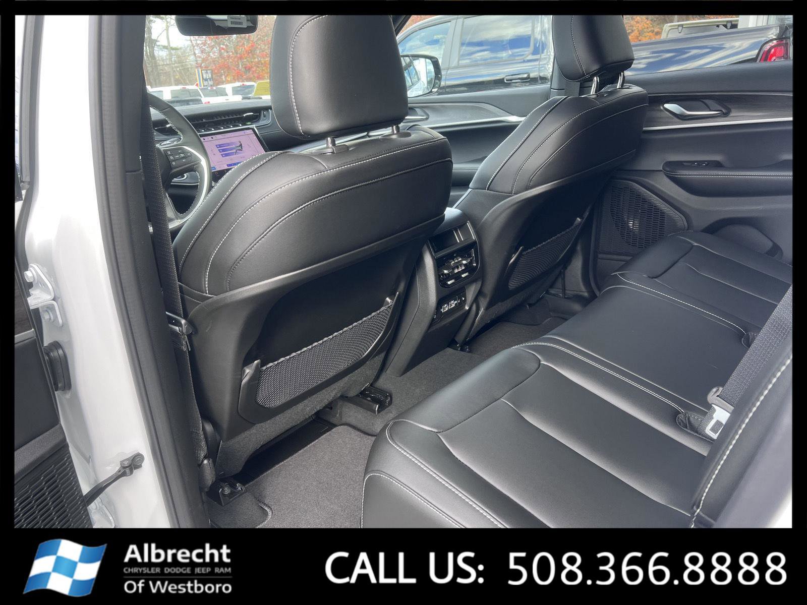 New 2025 Jeep Grand Cherokee Limited image 11