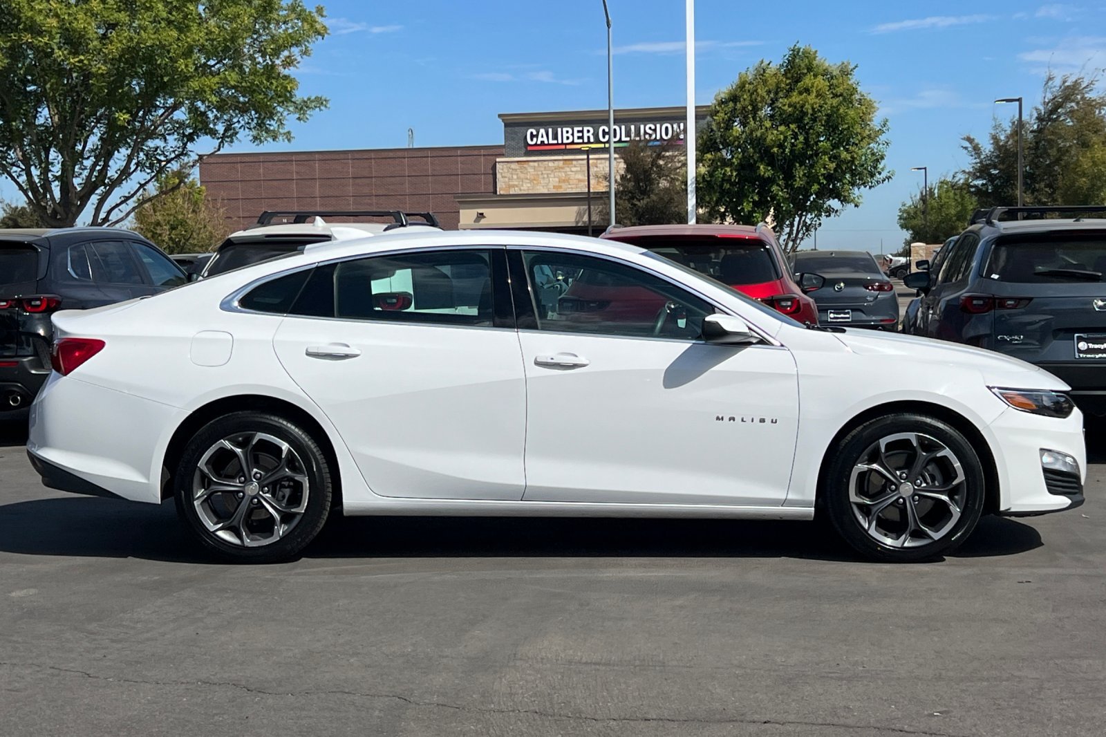 Used 2024 Chevrolet Malibu LT FWD image 3