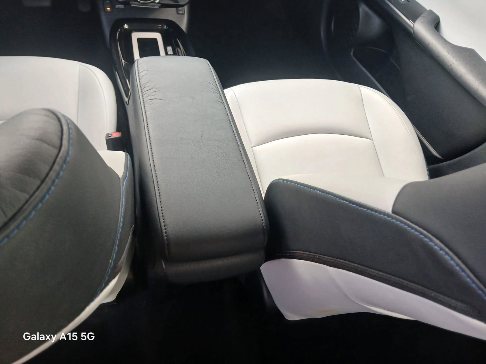 Used 2016 Toyota Prius Four Touring FWD image 29