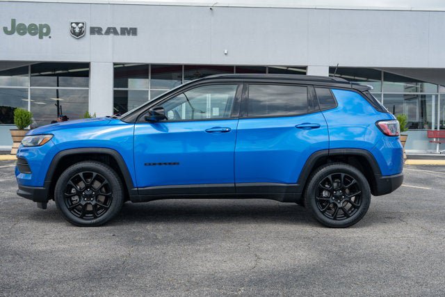 Certified 2023 Jeep Compass Latitude w/ Convenience Group AWD/4WD image 2