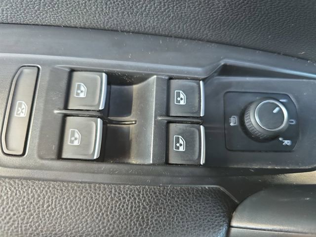 Used 2021 Volkswagen Tiguan SE image 28