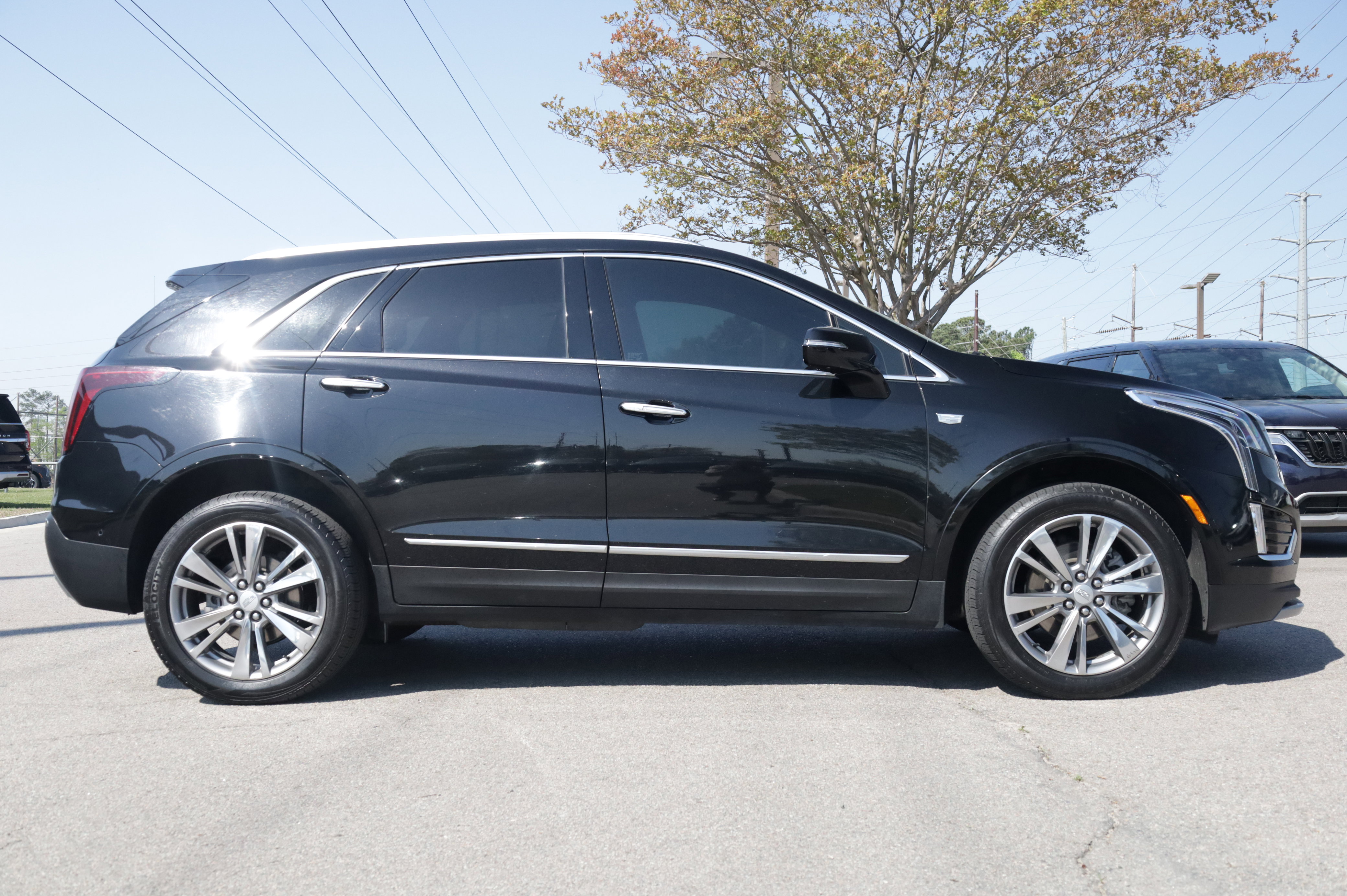 Used 2022 Cadillac XT5 Premium Luxury w/ Technology Package AWD/4WD image 6