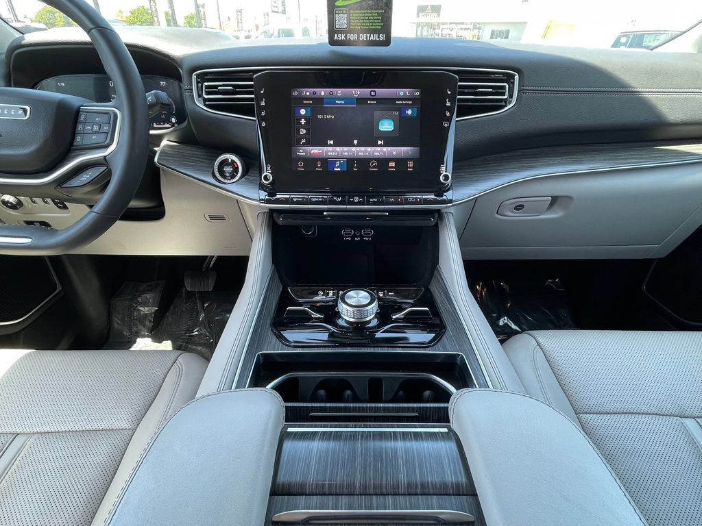 Used 2024 Jeep Wagoneer L Series III w/ Flexible Seating Group AWD/4WD image 29