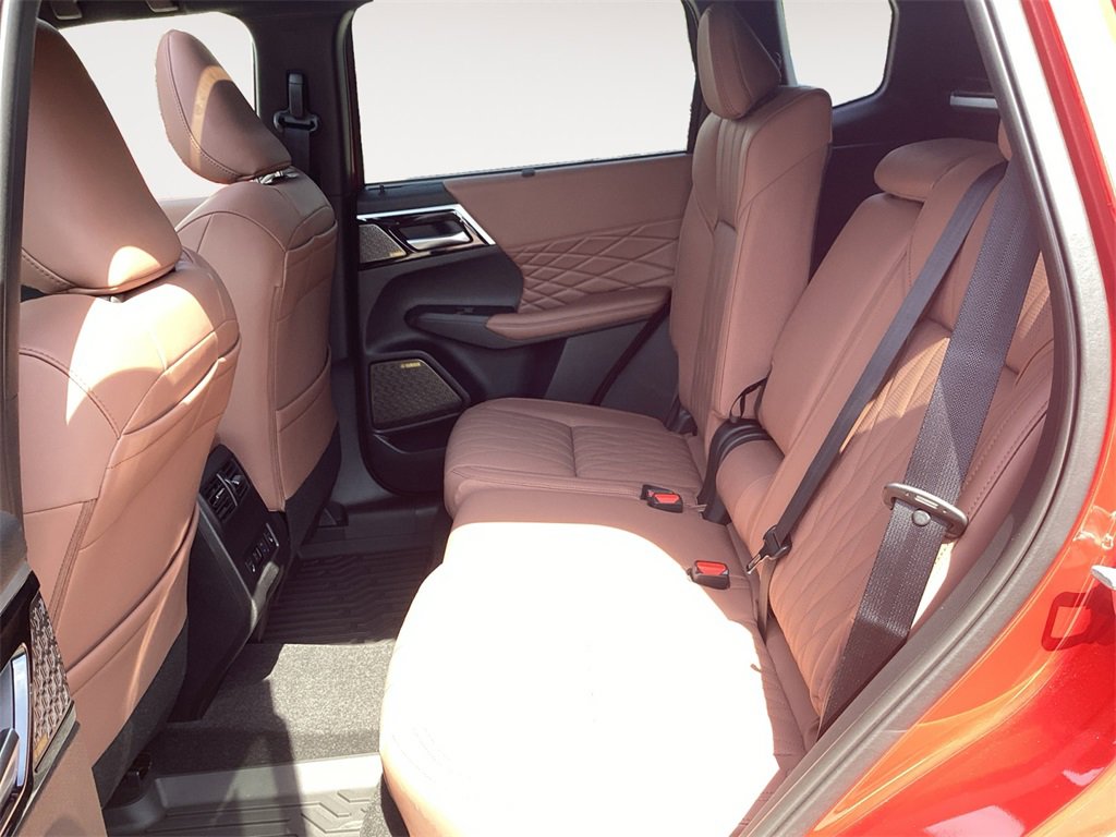 New 2025 Mitsubishi Outlander SEL image 13