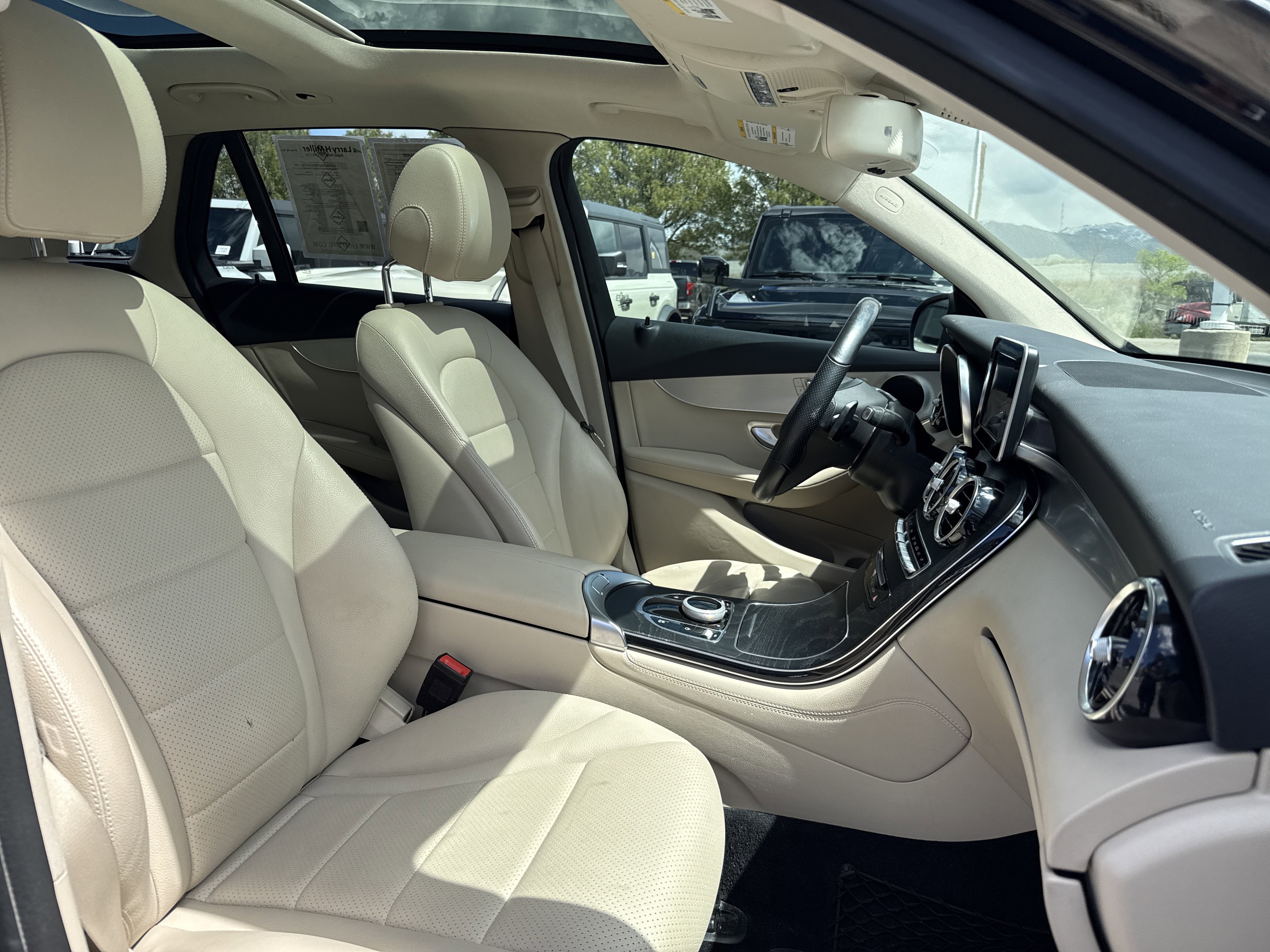 Used 2019 Mercedes-Benz GLC 300 4MATIC image 27