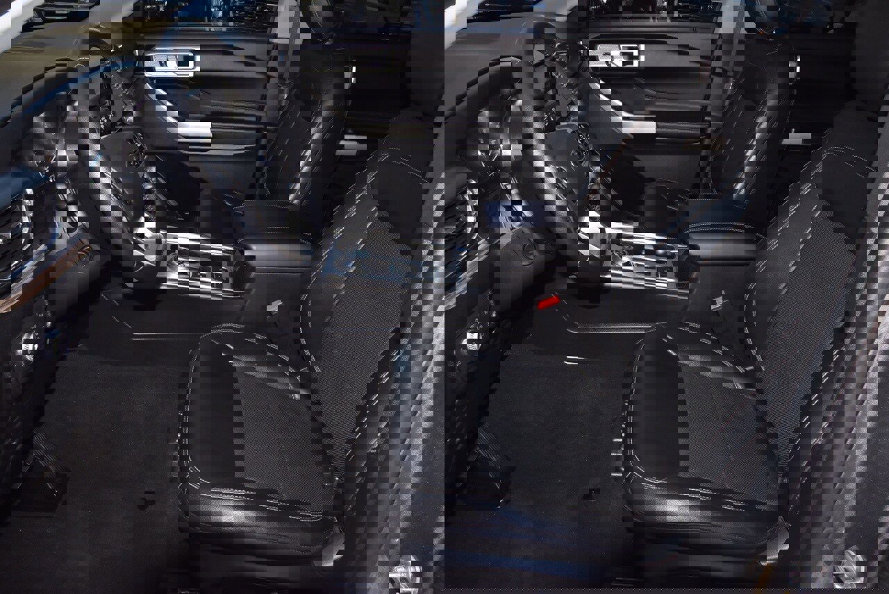 Used 2021 Ford Explorer Limited w/ Equipment Group 301A image 13