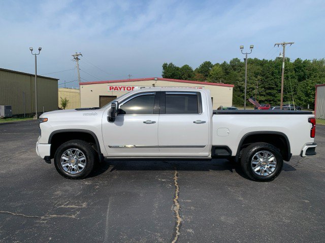 Used 2024 Chevrolet Silverado 2500 High Country w/ Technology Package AWD/4WD image 1