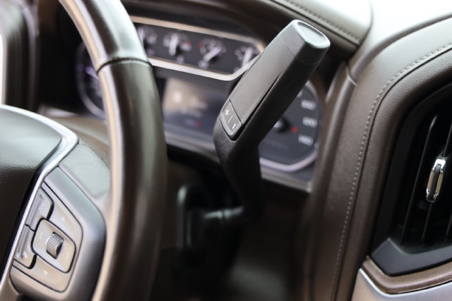 Used 2020 GMC Sierra 1500 SLT RWD image 25
