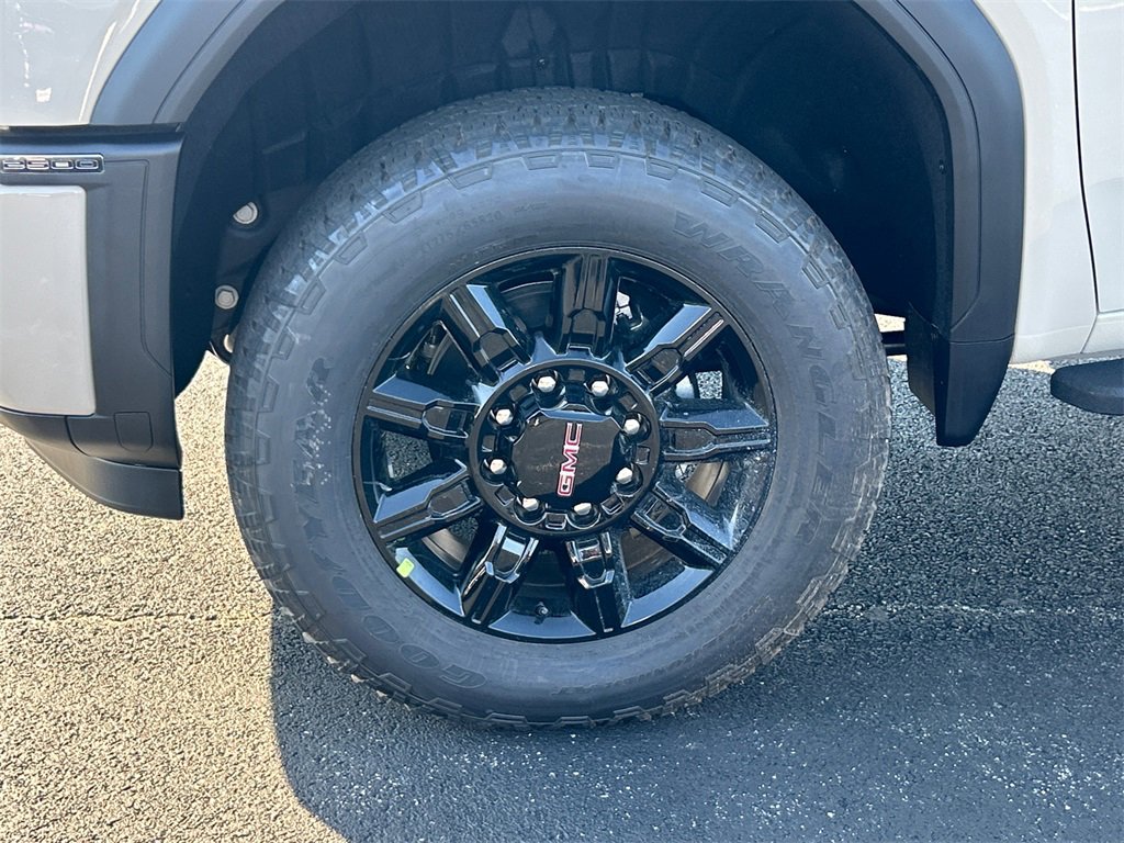 New 2026 GMC Sierra 2500 AT4 image 11