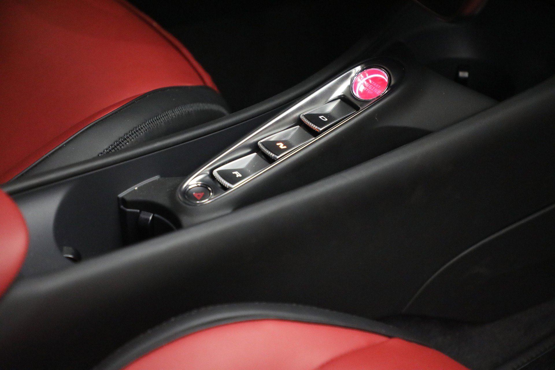 Used 2024 McLaren Artura RWD image 29